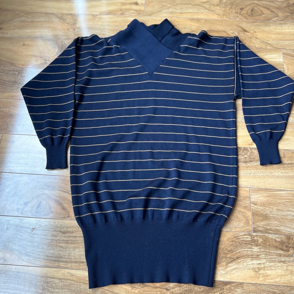 JAEGER 100%?Wool , Made in Great Britain pull on Sweater ,grandfather Core